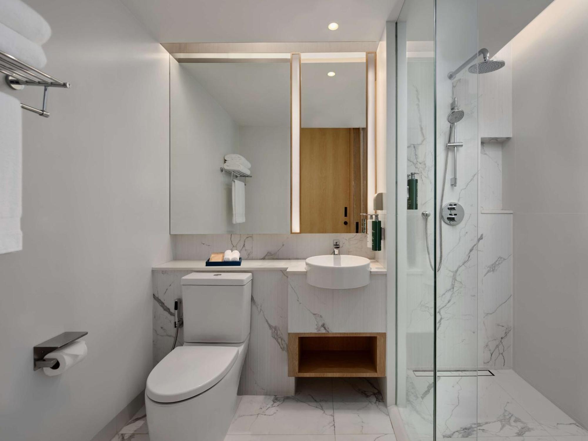 Hilton Garden Inn Bangkok Riverside Экстерьер фото