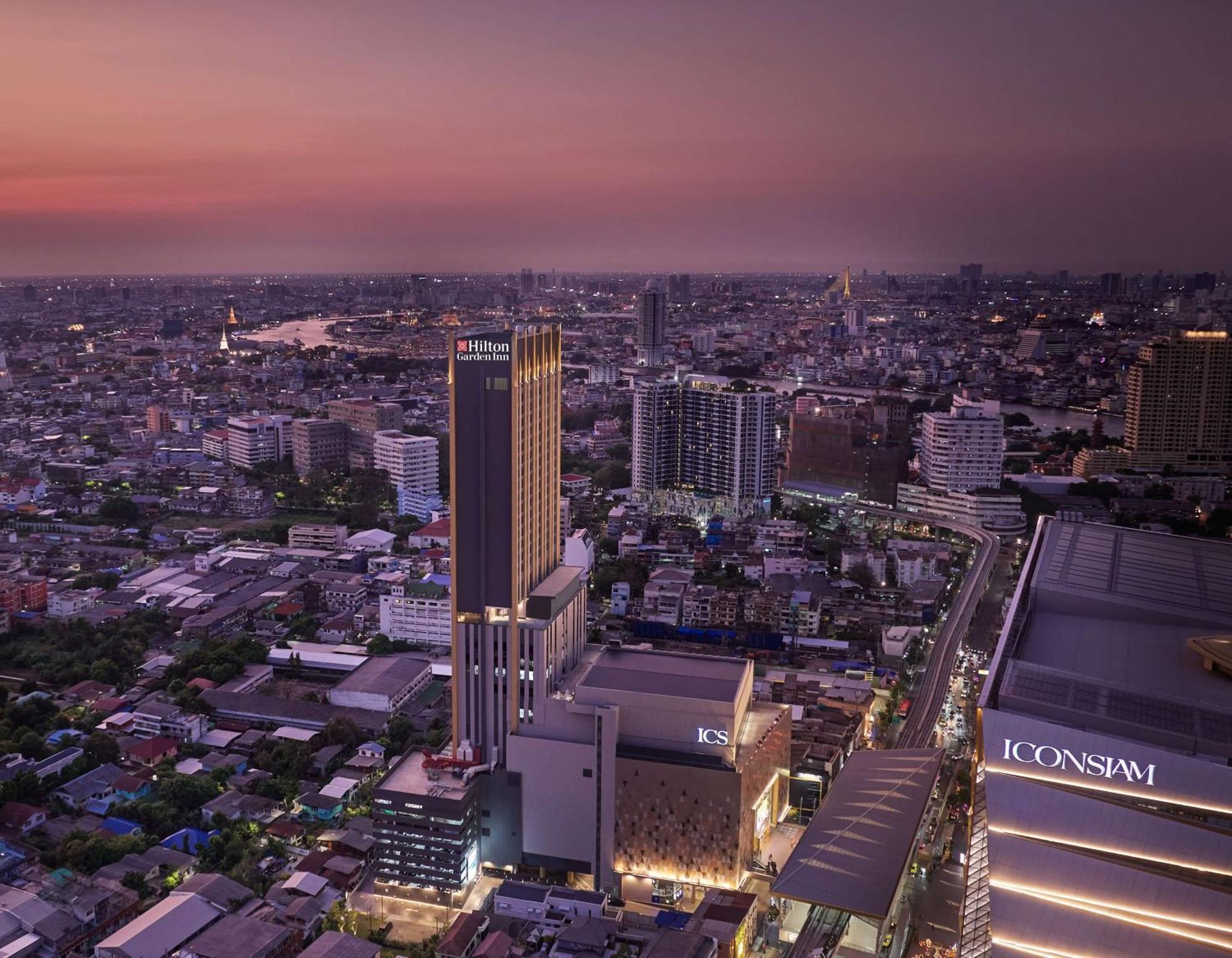 Hilton Garden Inn Bangkok Riverside Экстерьер фото