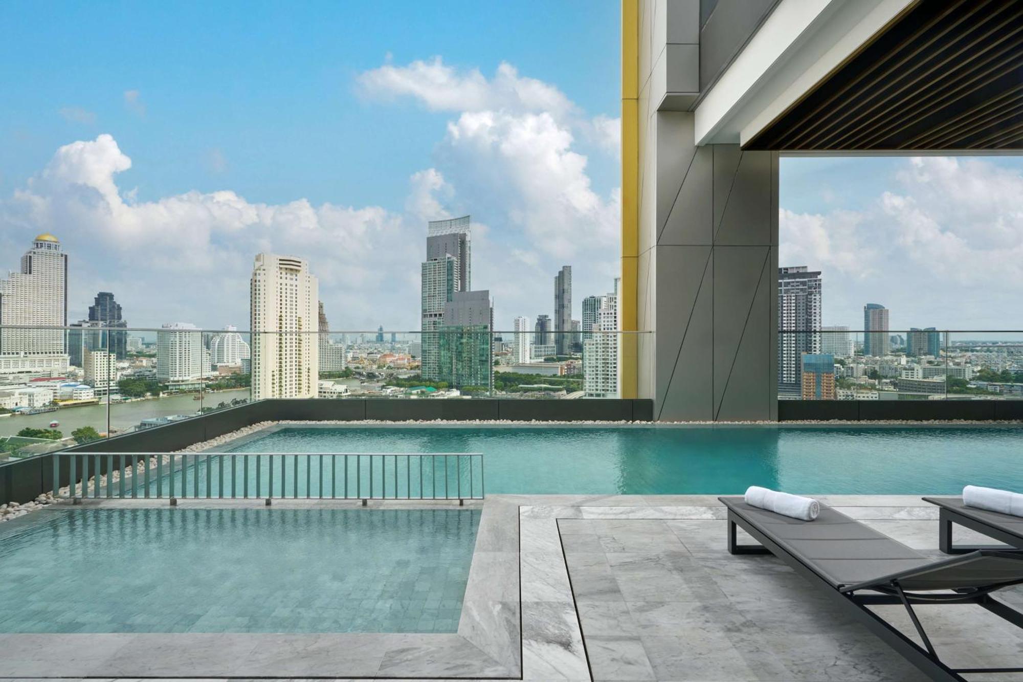 Hilton Garden Inn Bangkok Riverside Экстерьер фото