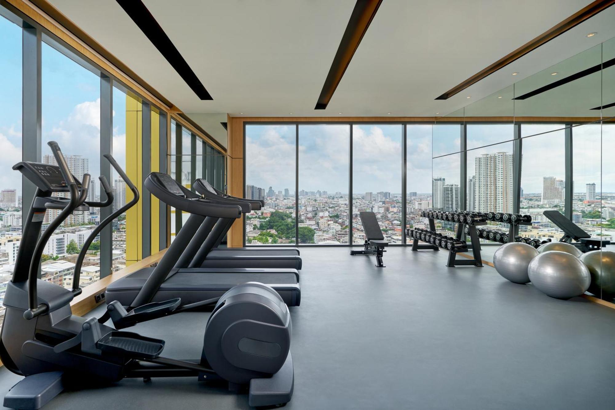 Hilton Garden Inn Bangkok Riverside Экстерьер фото