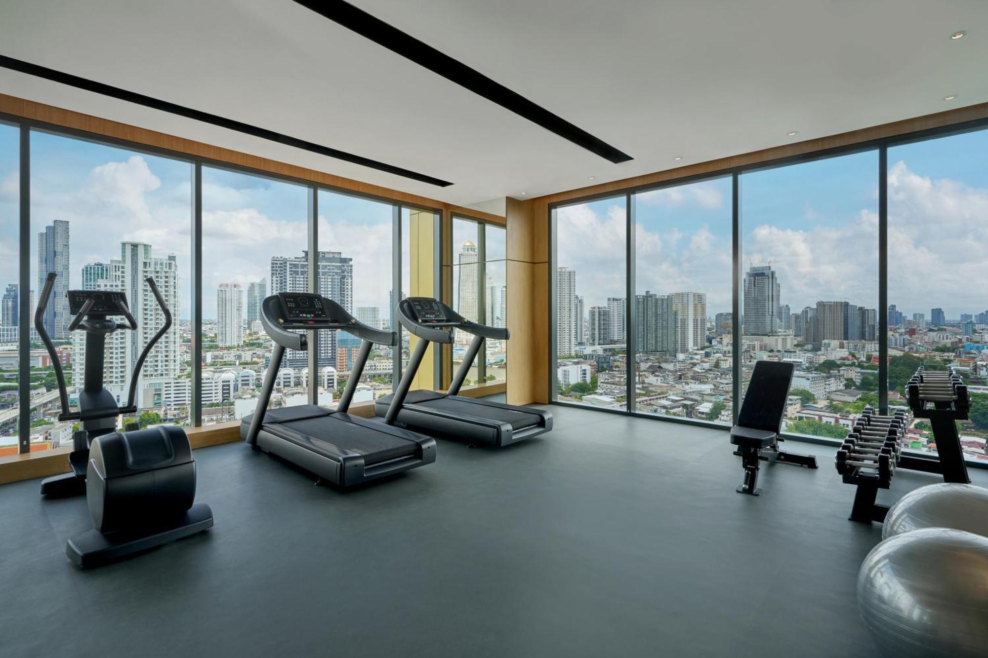 Hilton Garden Inn Bangkok Riverside Экстерьер фото
