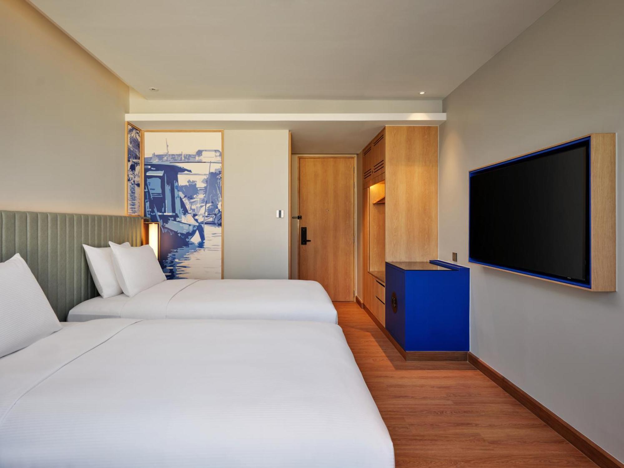 Hilton Garden Inn Bangkok Riverside Экстерьер фото